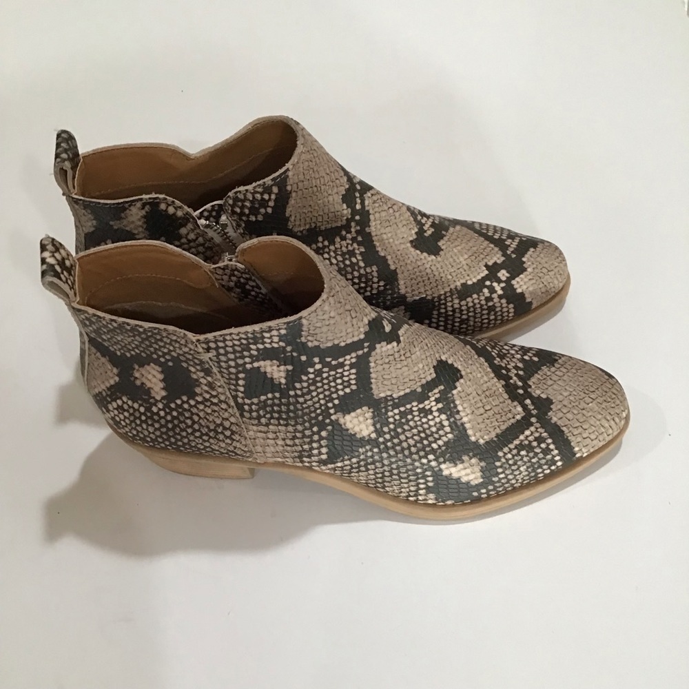 Dolce vita reptile Ankle booties NWOT